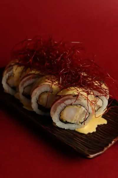 Krewetka tempura, opalany tuńczyk