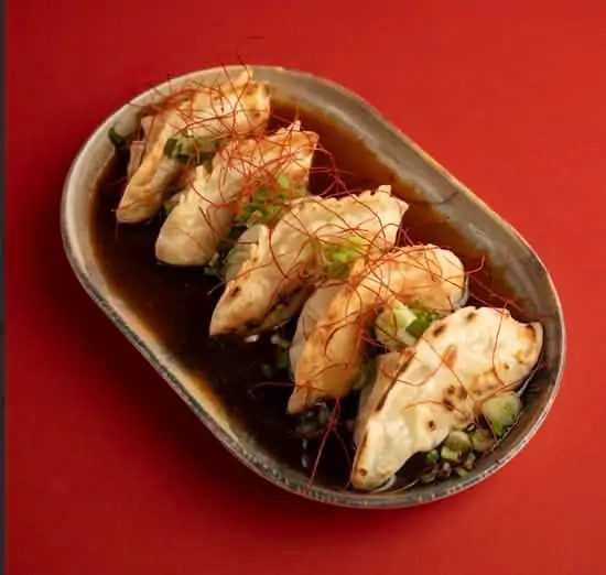 Pierożki Gyoza z Krewetkami i Kapustą Pekińską